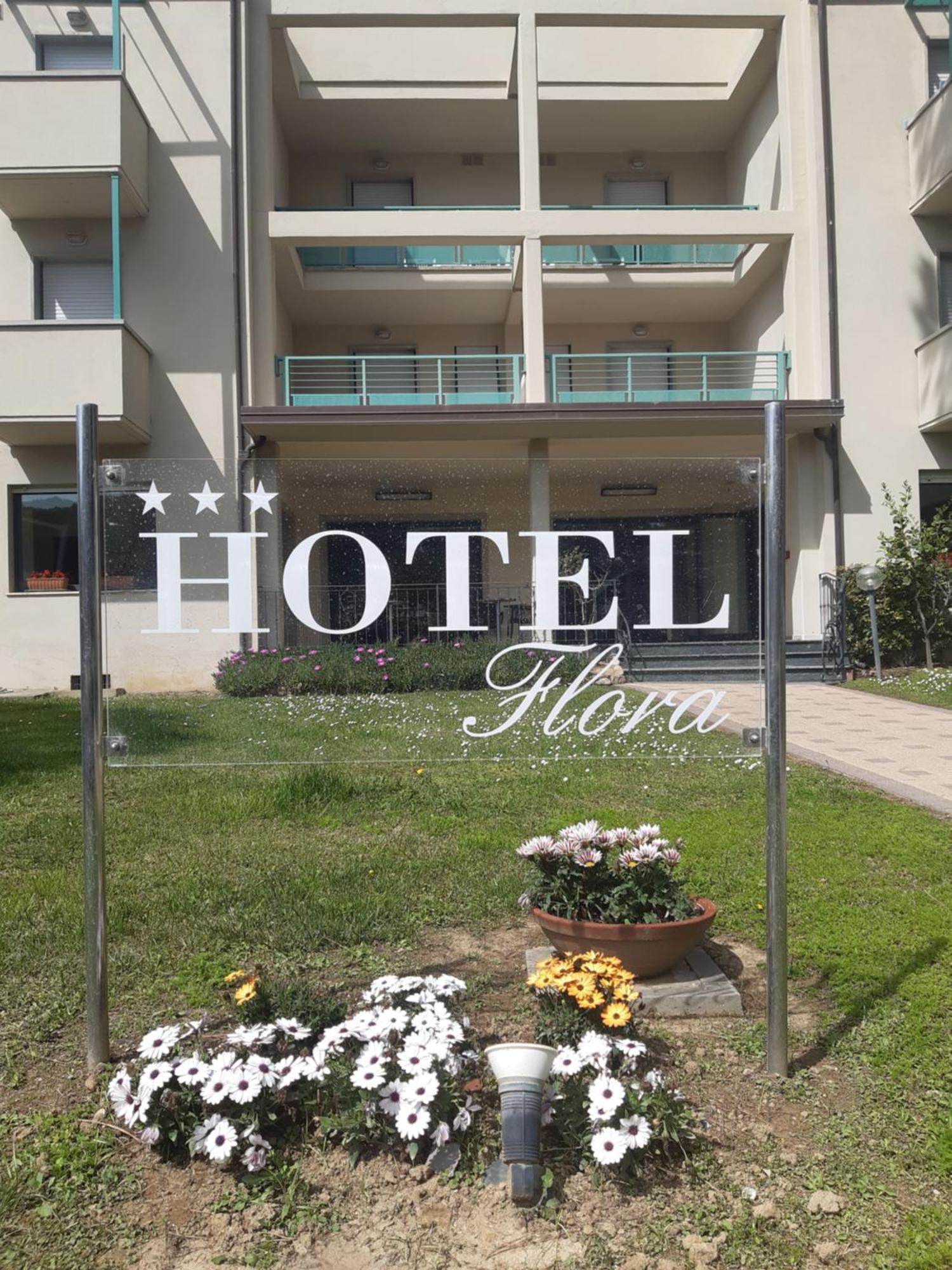 Hotel Flora Marina Di Bibbona Eksteriør bilde